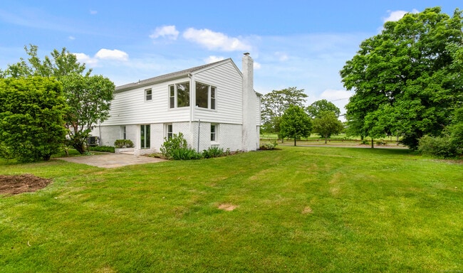 Building Photo - 42 Calf Pasture Beach Rd