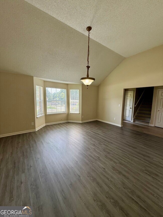 Building Photo - 5237 Round Table Dr