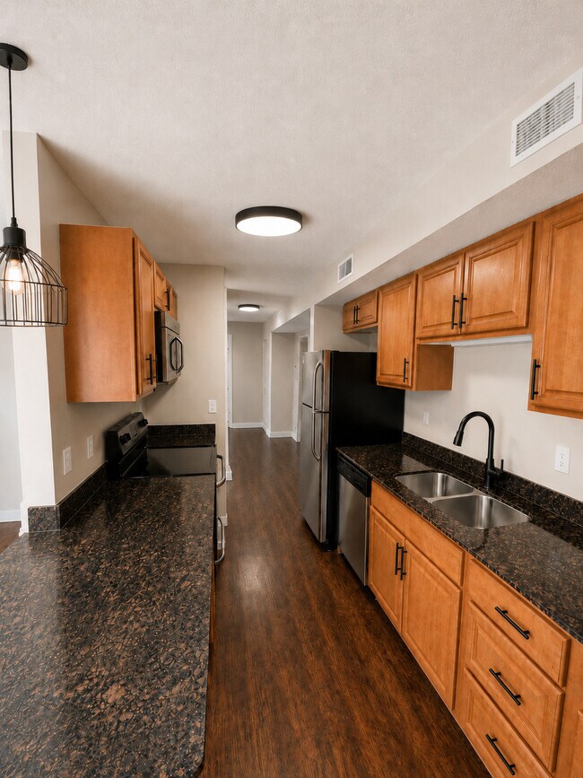 Apartamento de 2 habitaciones y 2 baños con aire acondicionado central. - Central Village Apartments