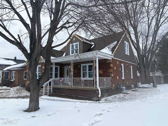 Building Photo - 4 br, 2 bath House - 611 Saratoga Street
