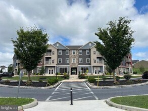 Building Photo - 1708 Fairmont Dr