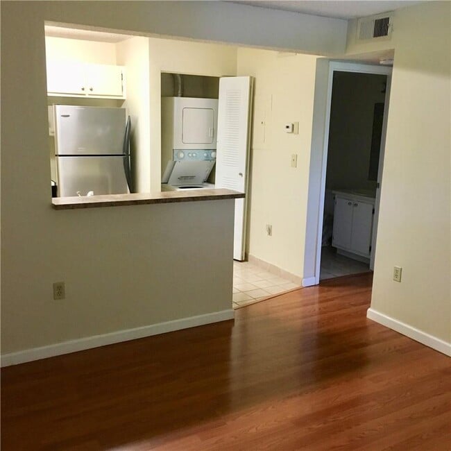 Building Photo - 351 Palm Way