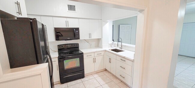 Foto del edificio - 925 NE 122nd St