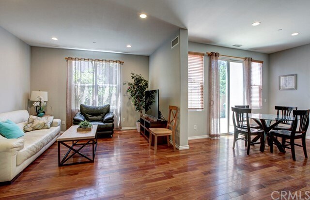 Building Photo - 80 Chantilly