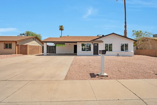 Foto del edificio - 3 Bedroom 2 Bath with Pool!