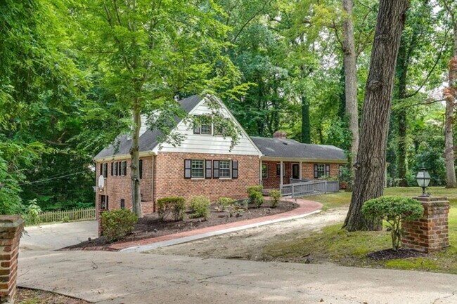 Foto del edificio - 5001 Southmoor Rd