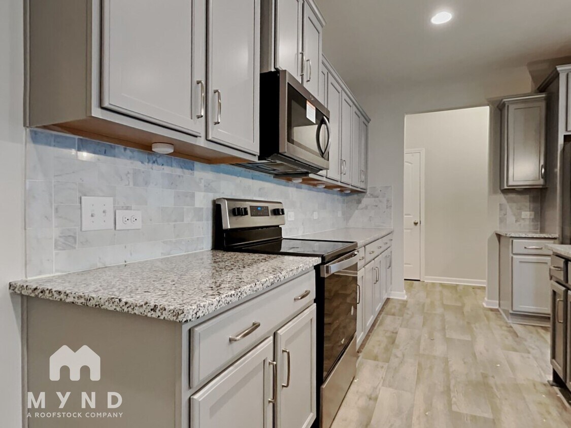 Foto principal - 8645 River Ridge Dr