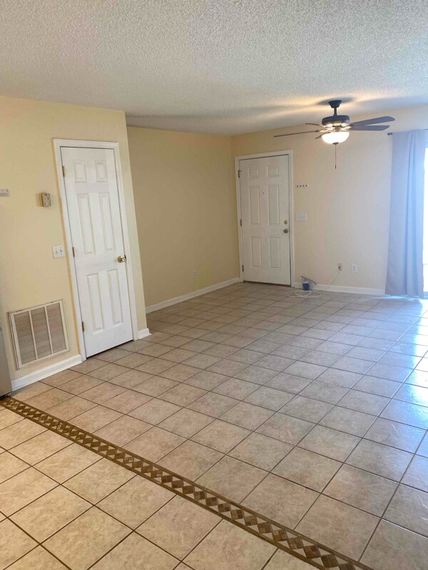 Building Photo - 400 Cambridge Cir
