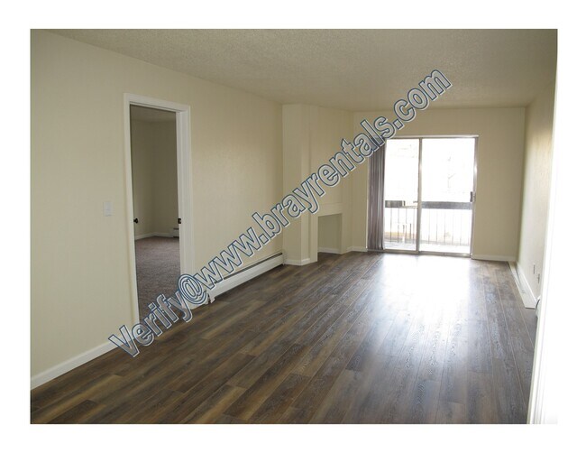 Building Photo - 3154 Lakeside Dr
