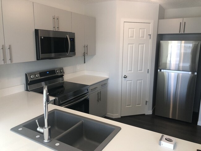 Building Photo - Brand New 3 Bdrm/2.5 baths in the Neighbor...