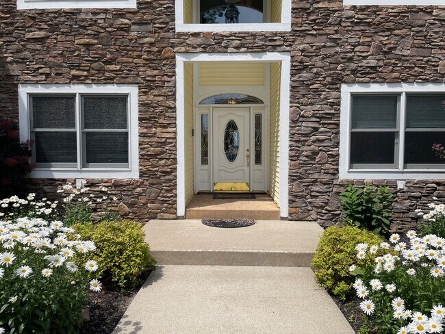 Building Photo - 851 N Lakeshore Dr