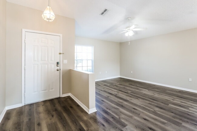 Building Photo - 1620 Totem Pole Way