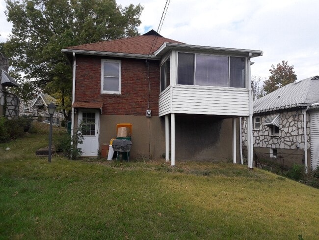 Building Photo - 3114 Kemp Dr