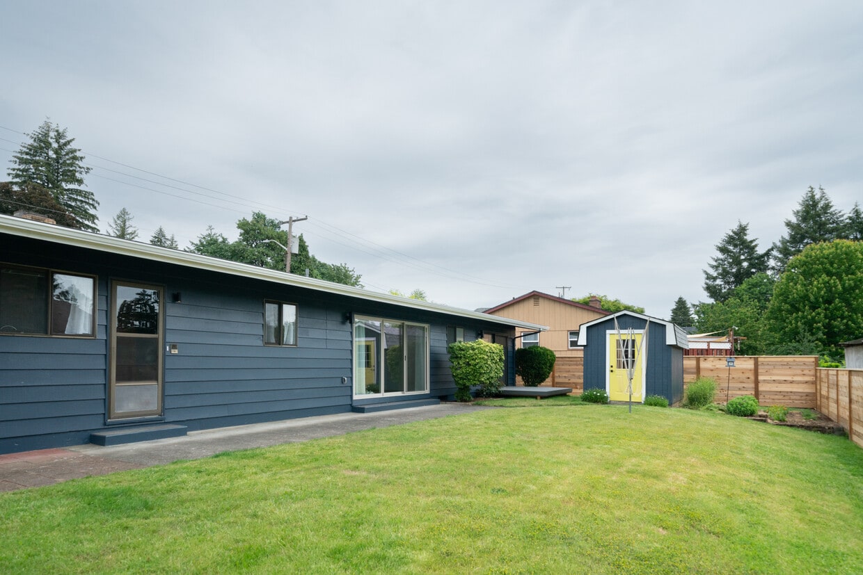 Building Photo - 612 NE 22nd Ave