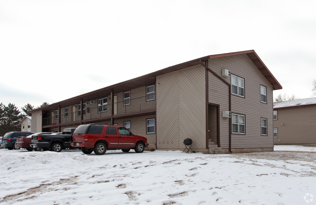 2702 Fryklund Dr SW, Menomonie, WI 54751 Apartments in Menomonie, WI