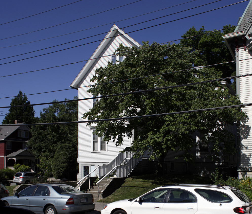 Building Photo - 364 Thayer St