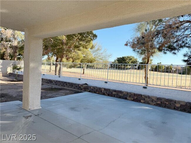 Foto del edificio - 3760 Yorba Linda Dr