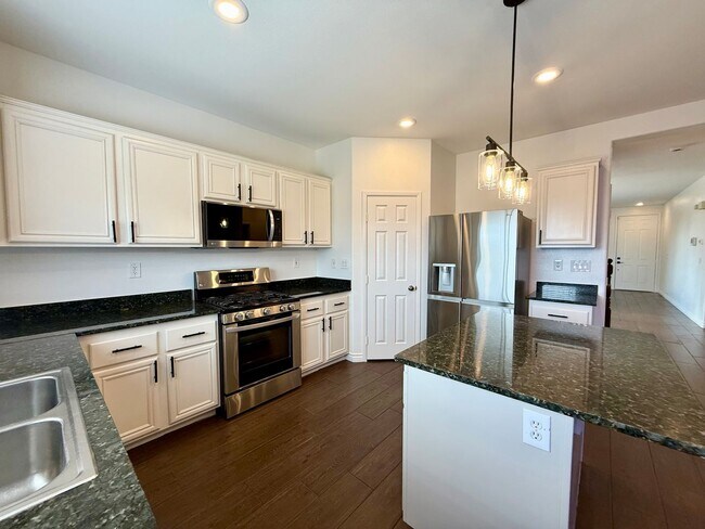 Foto del edificio - COMING SOON 5/BD 3/BA Home W/ Expansive Yard, Solar Panels, and No Rear Neighbors!