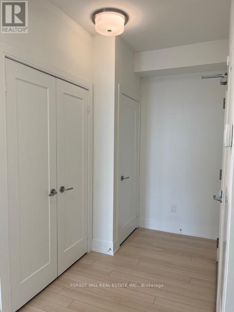 Building Photo - 310 Tweedsmuir Ave