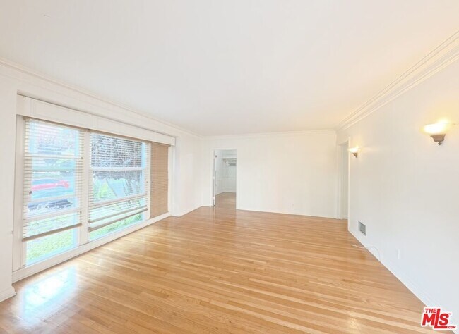 Foto del edificio - 442 Kelton Ave