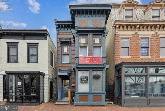 Building Photo - 428 8th St SE