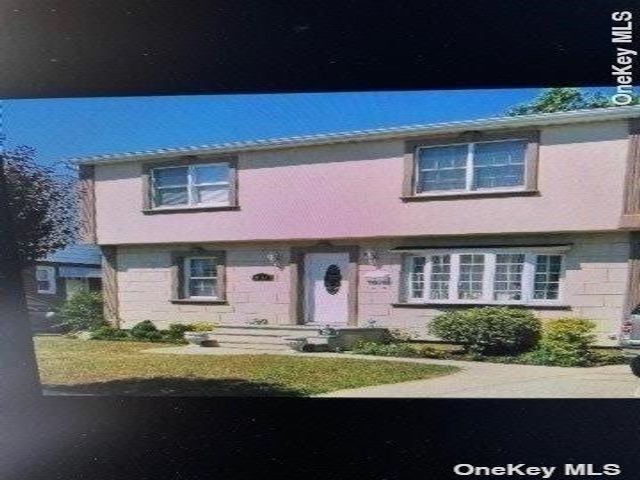 Primary Photo - 1010 Oaks Dr