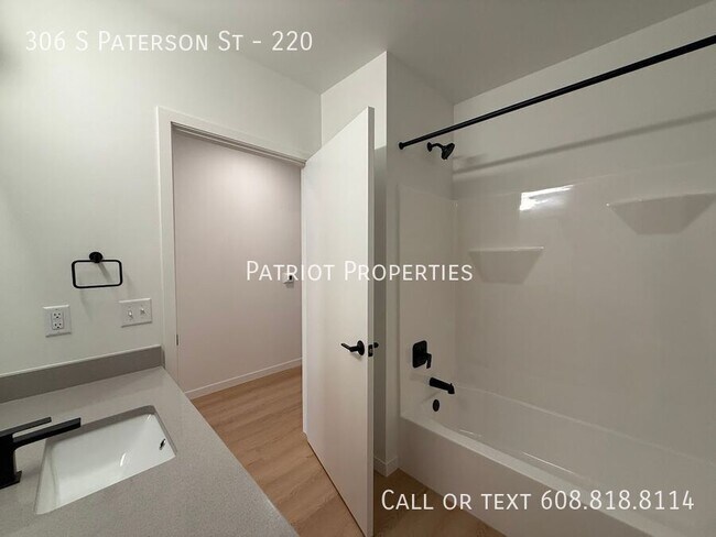 Building Photo - 306 S Paterson St