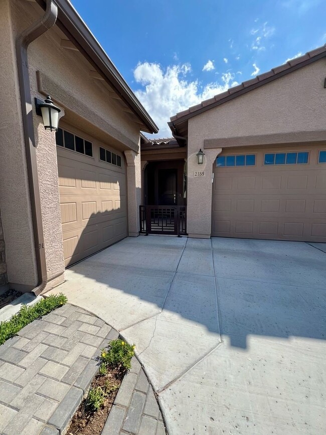 Building Photo - 2355 E Fandango Dr
