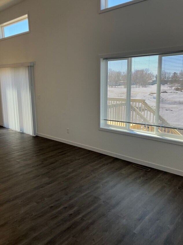 Foto principal - New 3 Bedroom/3 Bathroom Twin Home