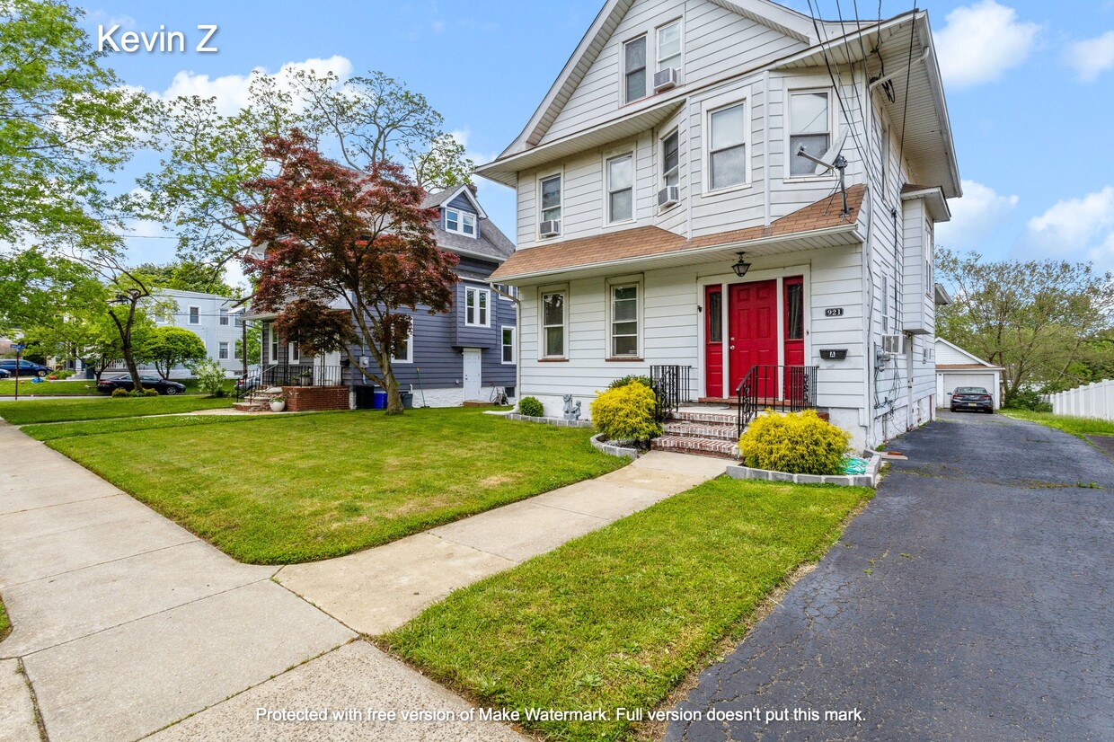 Primary Photo - 921 Magill Ave