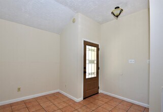 Building Photo - 16222 Queensdale Dr