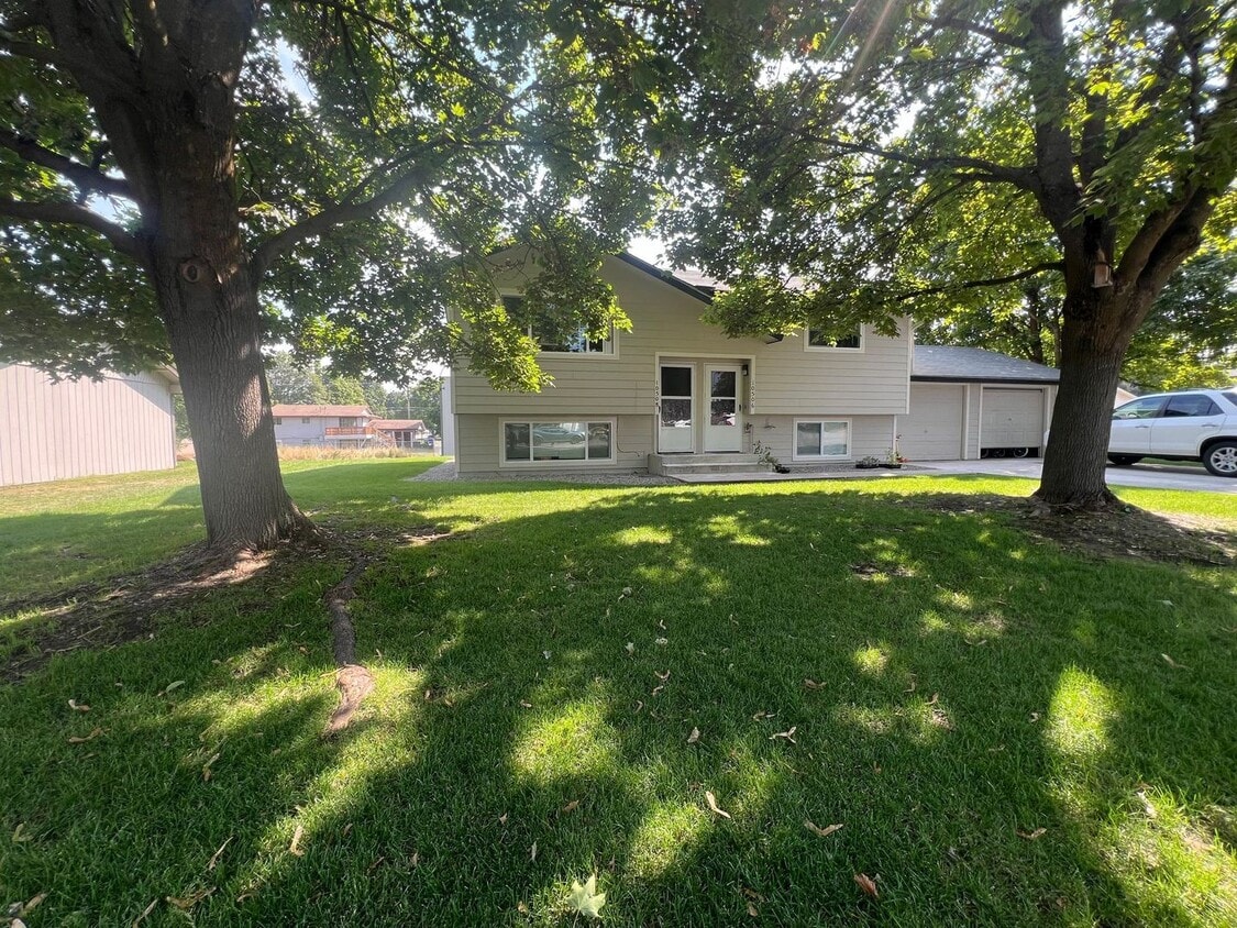 Primary Photo - Augusta Circle One