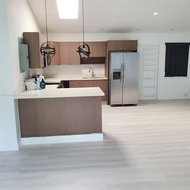 Foto del edificio - 326 NE 118th St