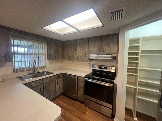 Foto del edificio - 1920 E Edgewood Dr