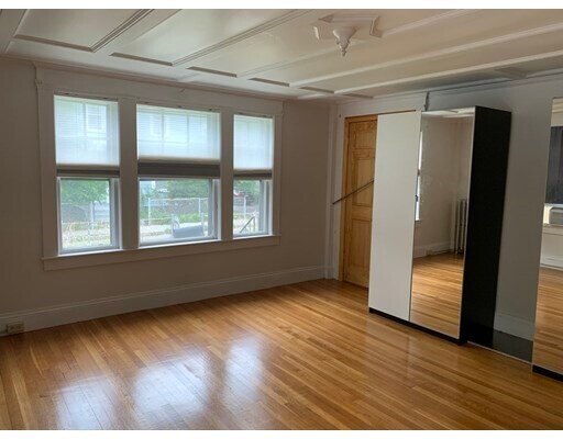 Primary Photo - 17 Channing St
