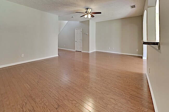 Building Photo - 1052 Ashmore Dr