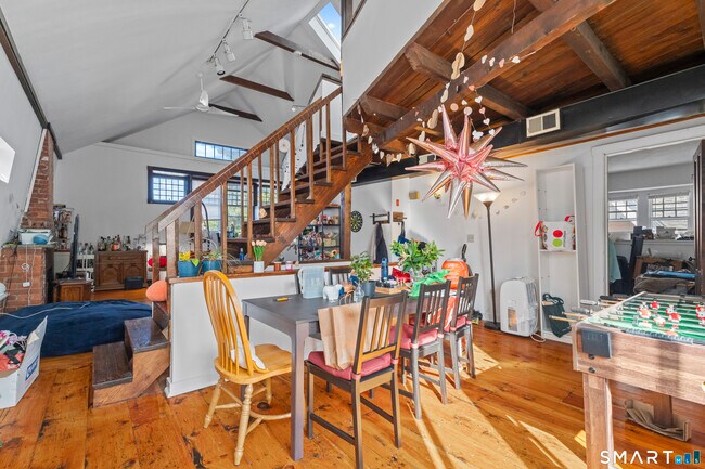 Foto del edificio - 251 Lawrence St