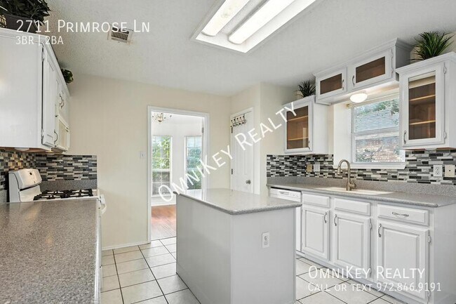 Foto del edificio - 2711 Primrose Ln
