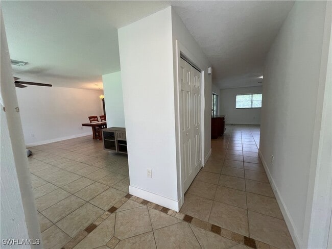 Building Photo - 858 Rose Way