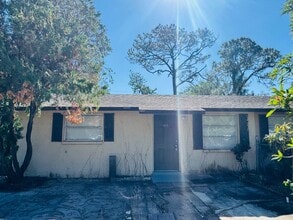 Building Photo - 410-410 60th Ave Dr W