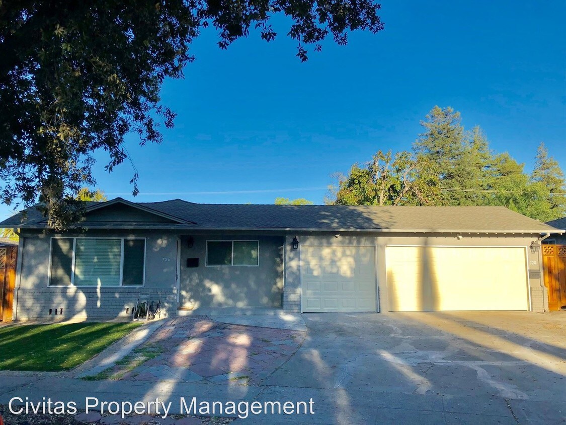 Primary Photo - 726-728 Golden Oak Dr