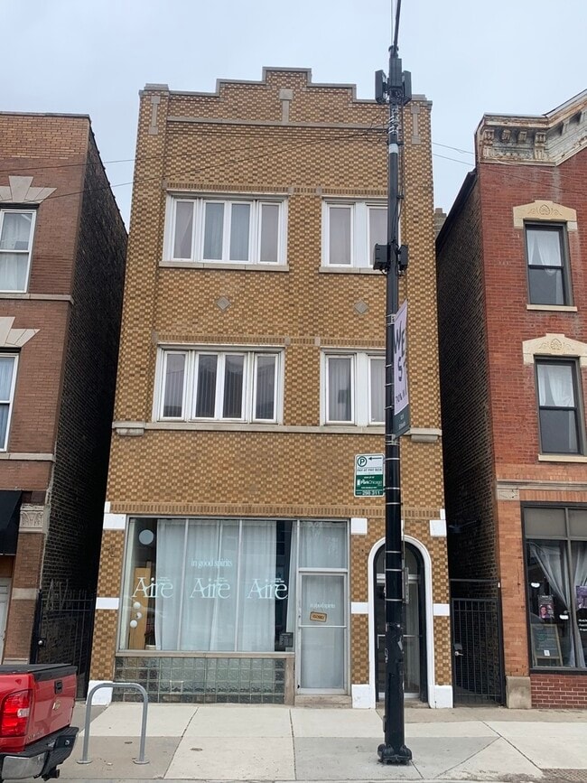 Building Photo - 858 N Ashland Ave