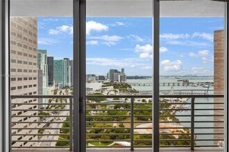 Building Photo - 325 S Biscayne Blvd