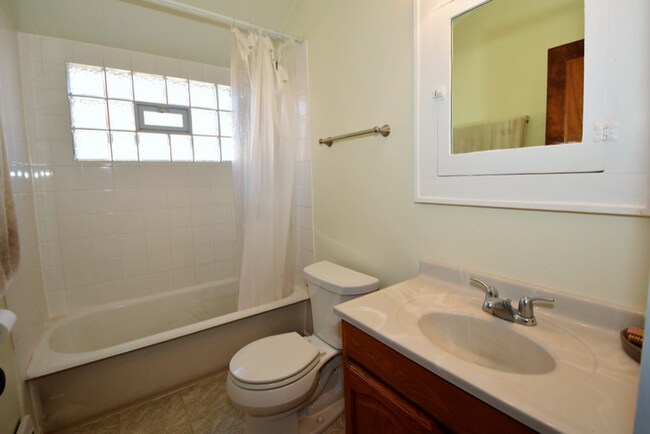 Building Photo - 1610 N 59th St