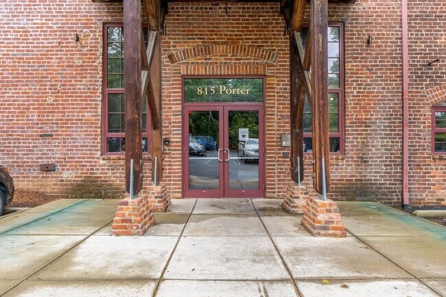 Building Photo - 815 Porter St