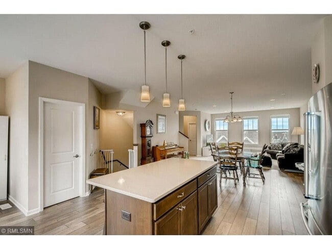 Building Photo - Spacious Modern Townhome in Prime Apple Valley Location | 4 Bed 4 Bath for $2,999!
