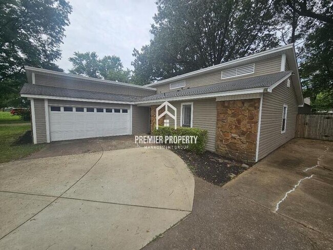Building Photo - 3963 Lacewood Dr