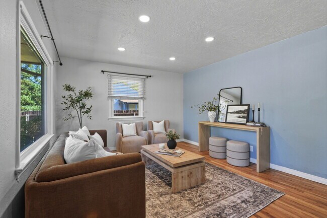 Foto del edificio - 3209 W Plant Dr