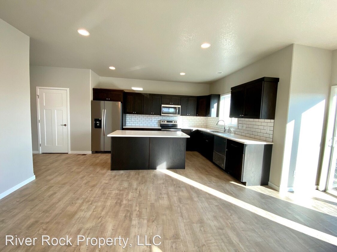 3039 39th Ave S, Moorhead, MN 56560 House Rental in Moorhead, MN