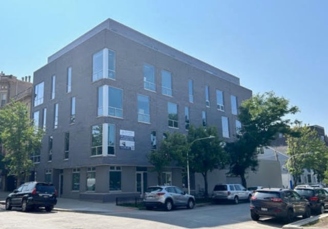 Building Photo - 913 W School St
